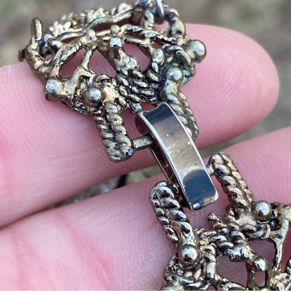 Incredible Vintage Lucite Bracelet! - Picture 8 of 12